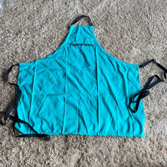 Tupperware Apron - Picture 2 of 4